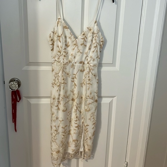 Lulus Dresses & Skirts - Lulu’s gorgeous white with tan floral pattern dress. Like new! Size XS